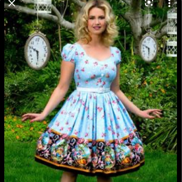 Bernie Dexter Dresses & Skirts - BERNIE DEXTER Heather dress in floral manor print